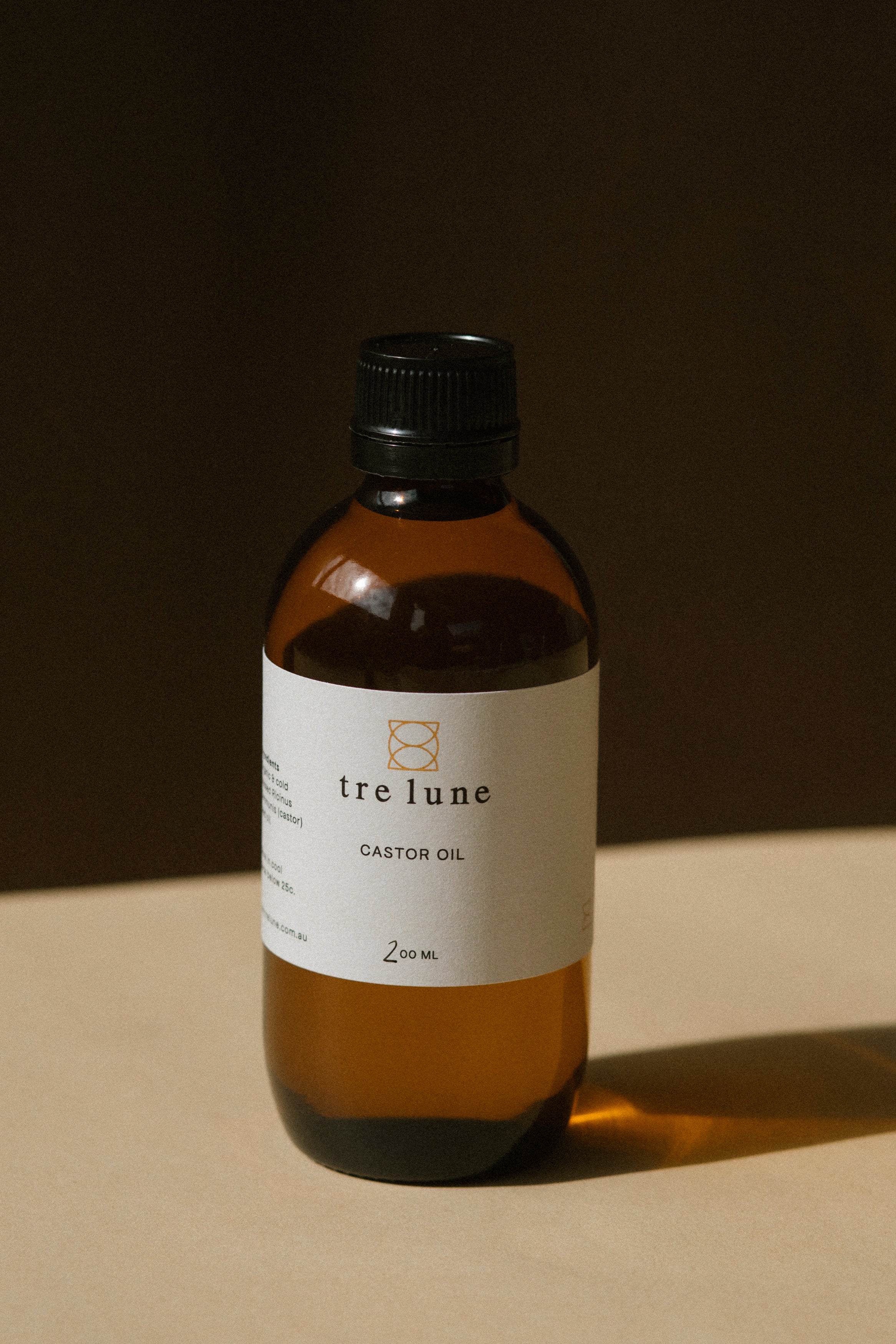 Pure castor oil for hair, skin, and wellness – organic and hexane-free
