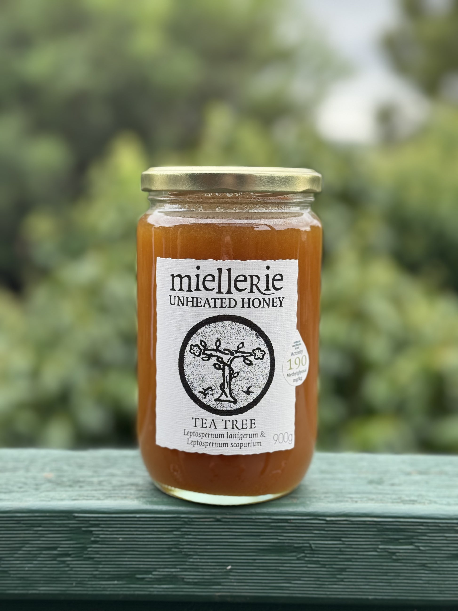 premium raw Tasmanian honey rich in natural minerals and enzymes